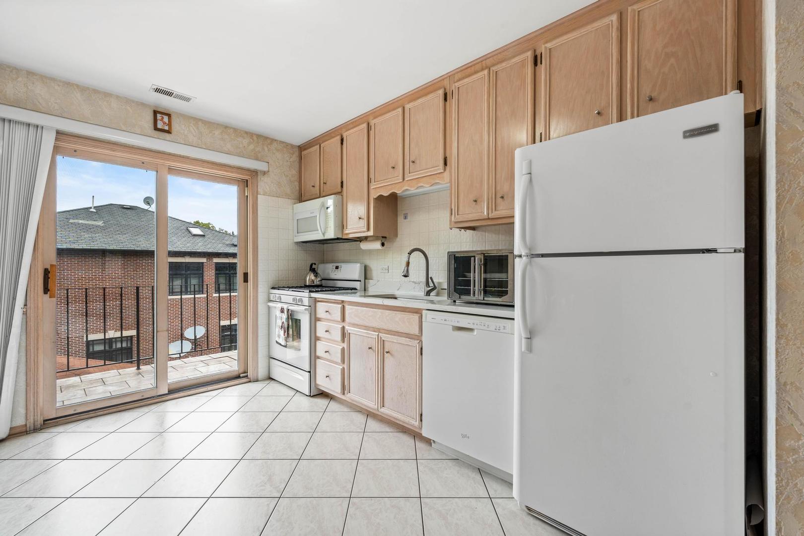 5729 N Cicero Avenue 3b Property Photo 8