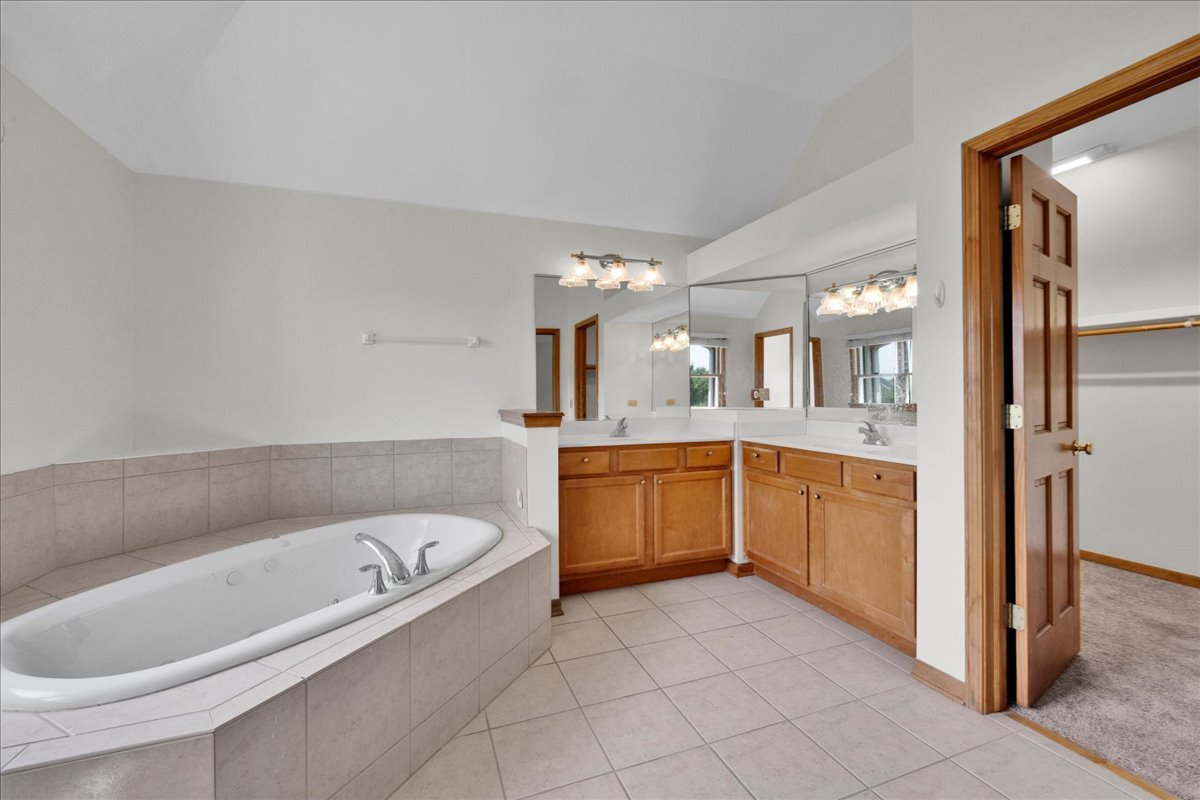 24963 Heritage Oaks Drive Property Photo 18