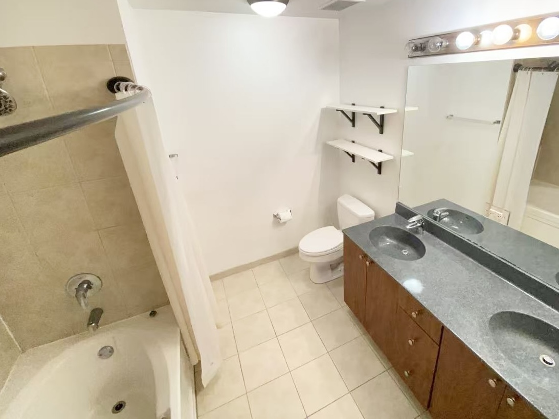 235 W Van Buren Street 2519 Property Photo 12