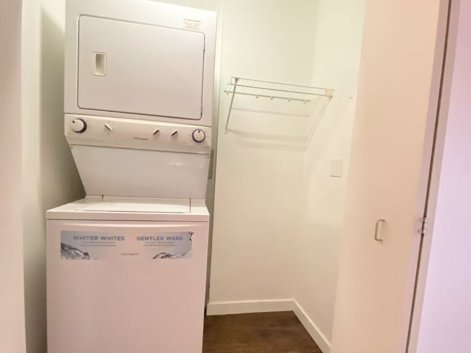 235 W Van Buren Street 2519 Property Photo 16