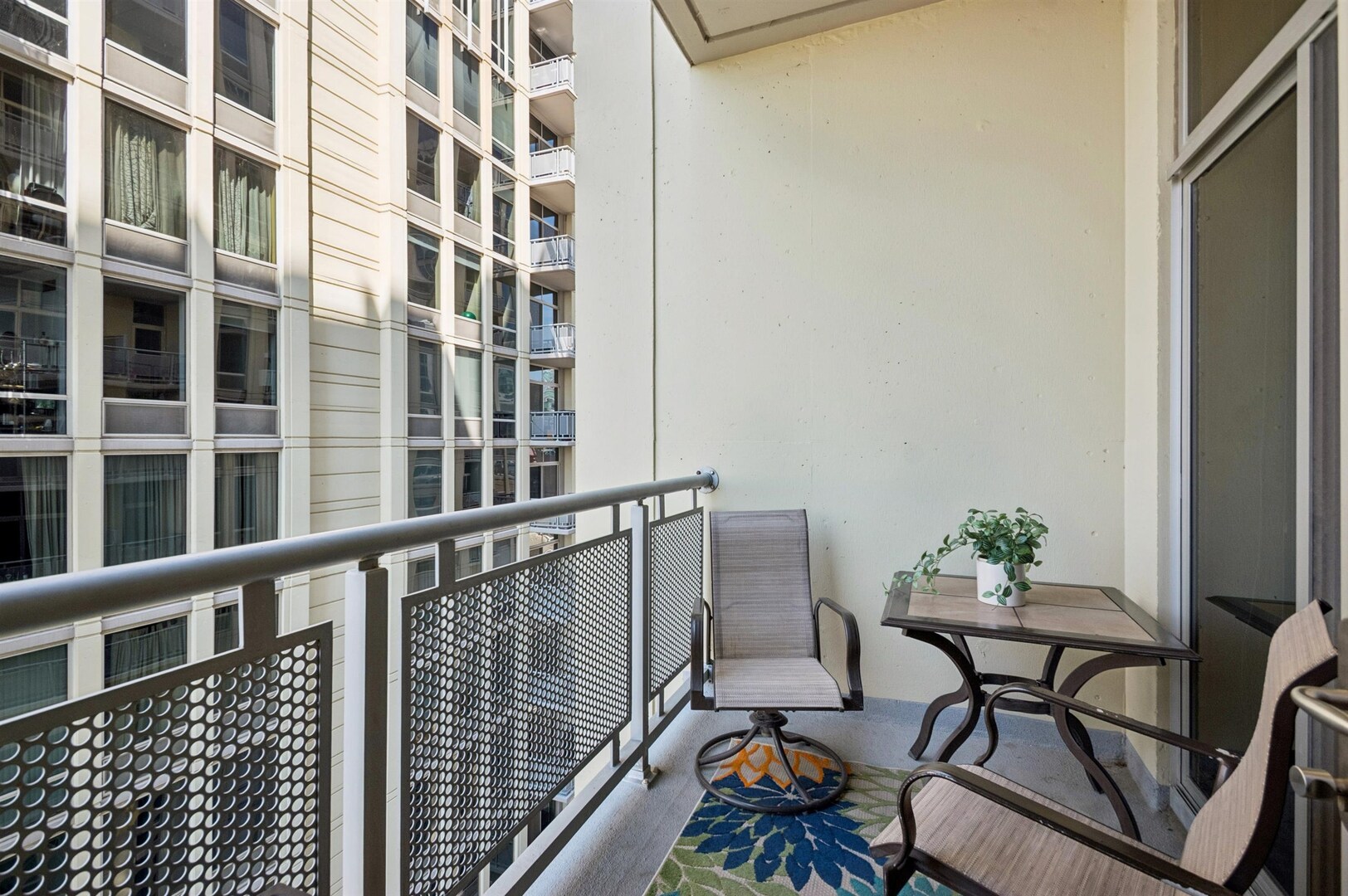 700 N Larrabee Street 1002 Property Photo 13