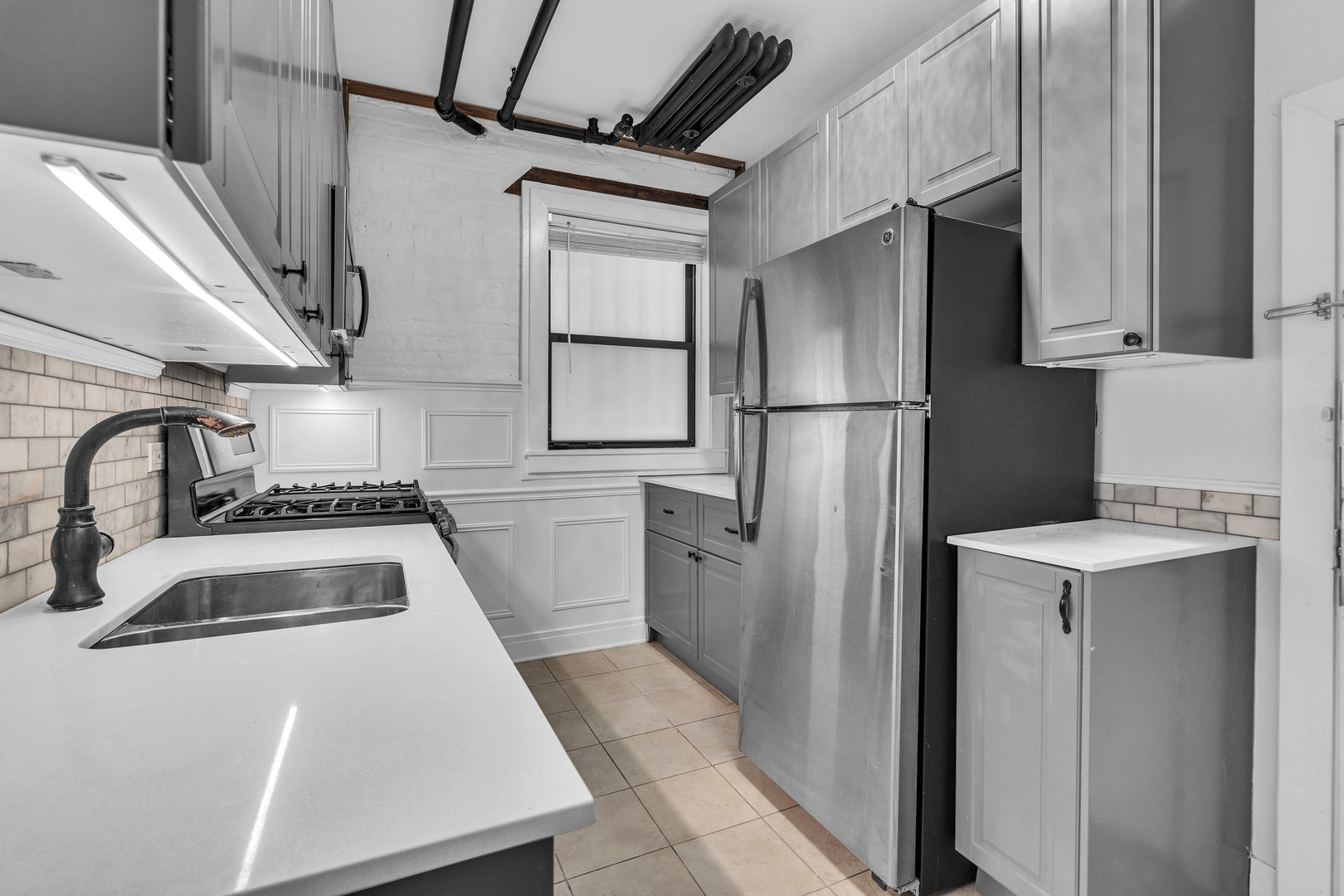 7025.5 N Sheridan Road G Property Photo 9