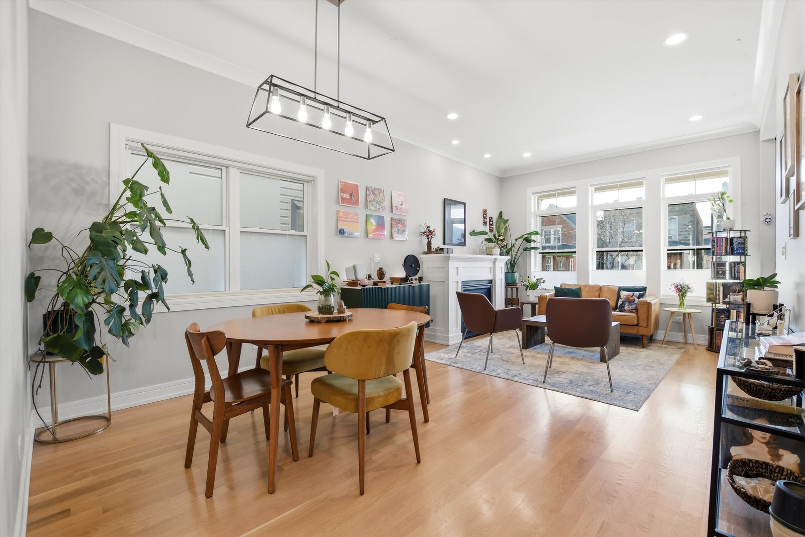 1635 N Central Park Avenue Property Photo 2