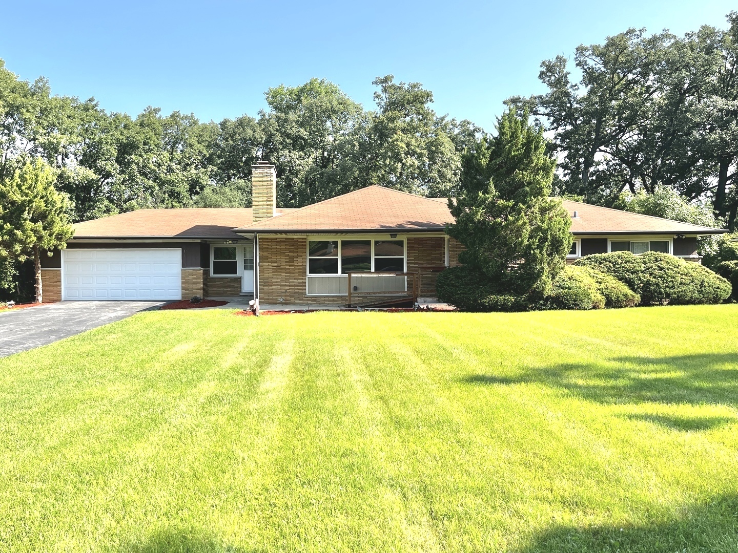 2543 Oakwood Drive Property Photo 1
