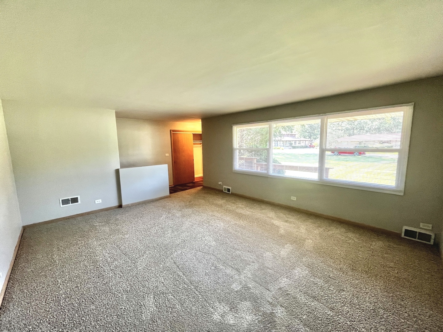 2543 Oakwood Drive Property Photo 4