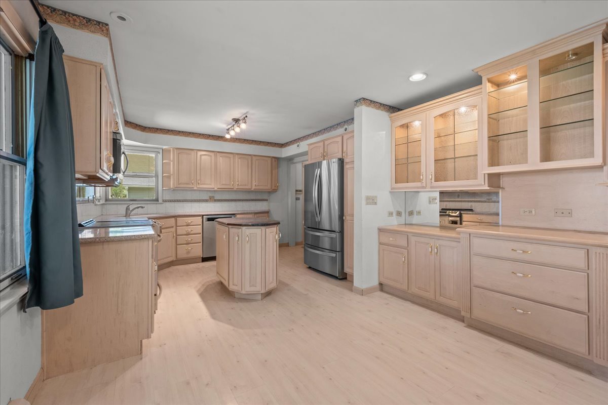 662 Garfield Avenue Property Photo 4