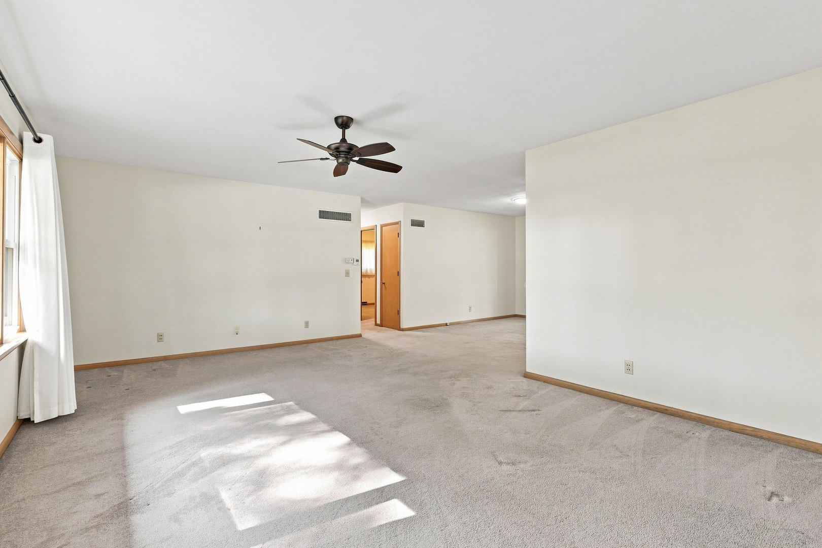 727 Hawthorne Court Property Photo 6