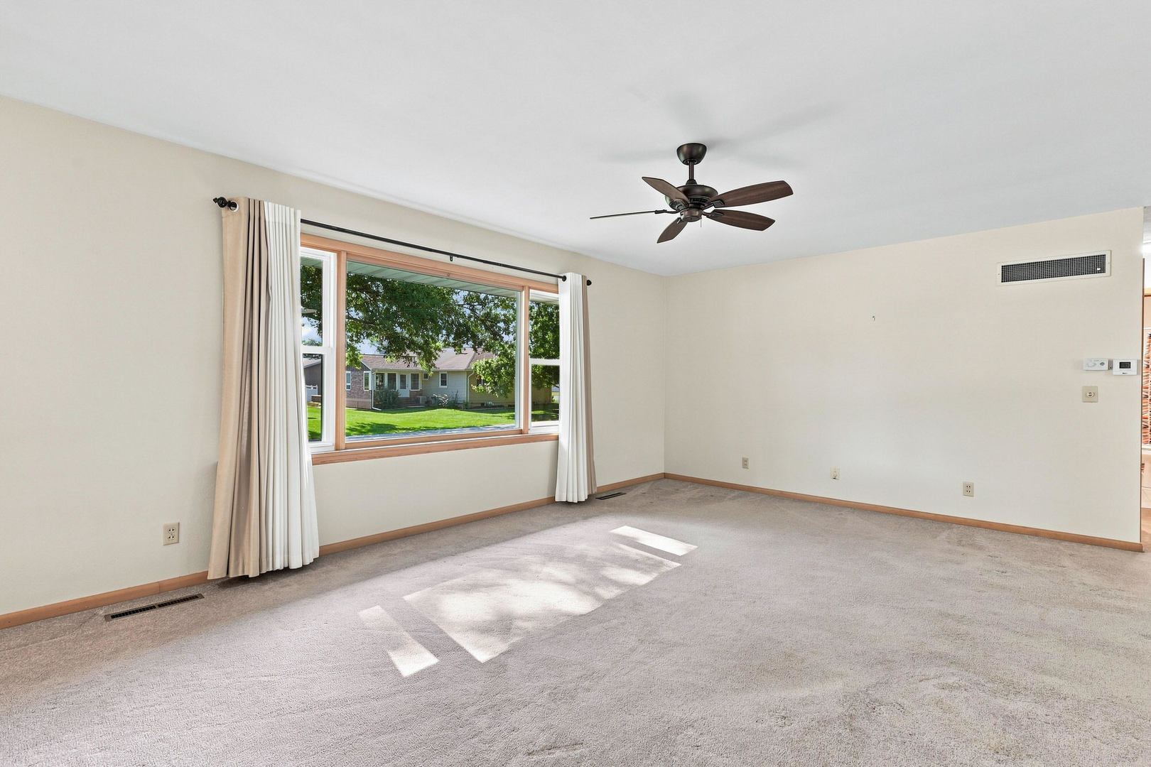 727 Hawthorne Court Property Photo 7