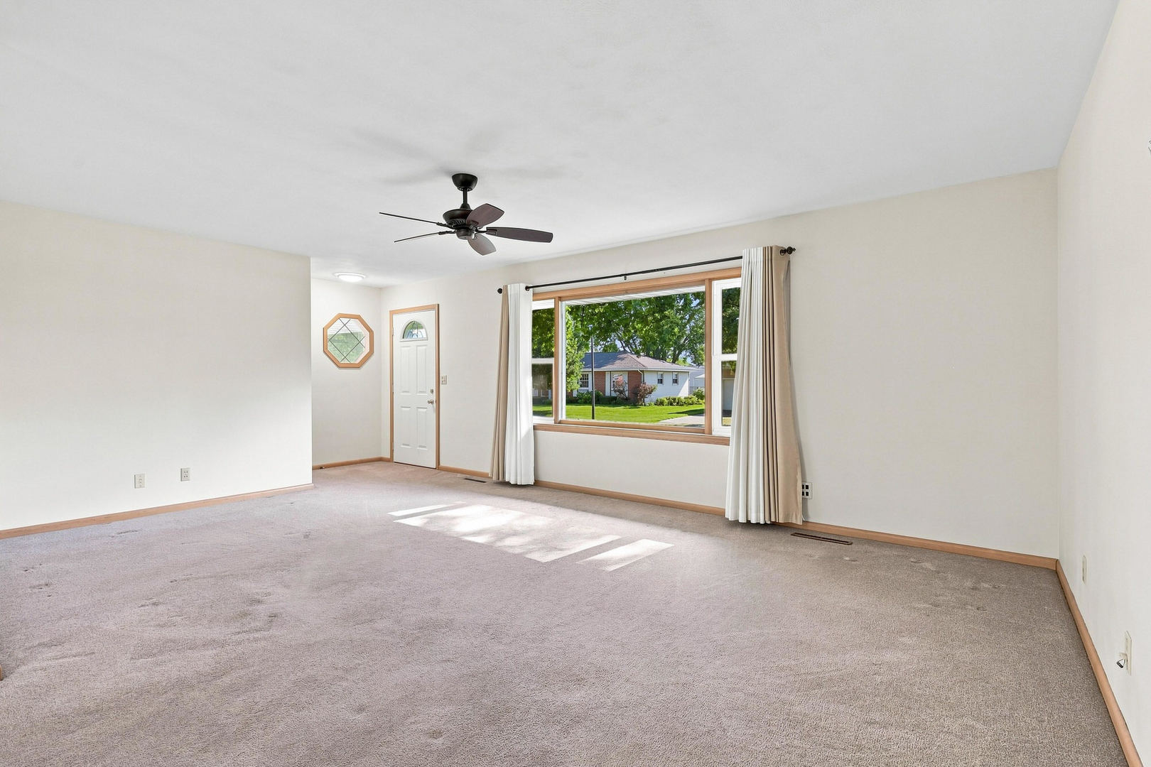 727 Hawthorne Court Property Photo 10