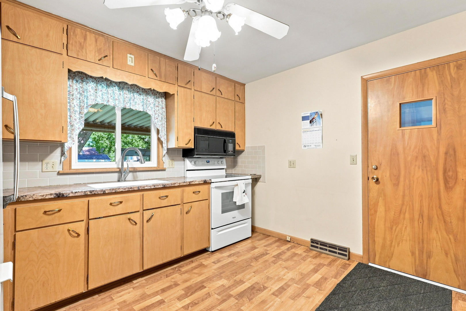 727 Hawthorne Court Property Photo 14