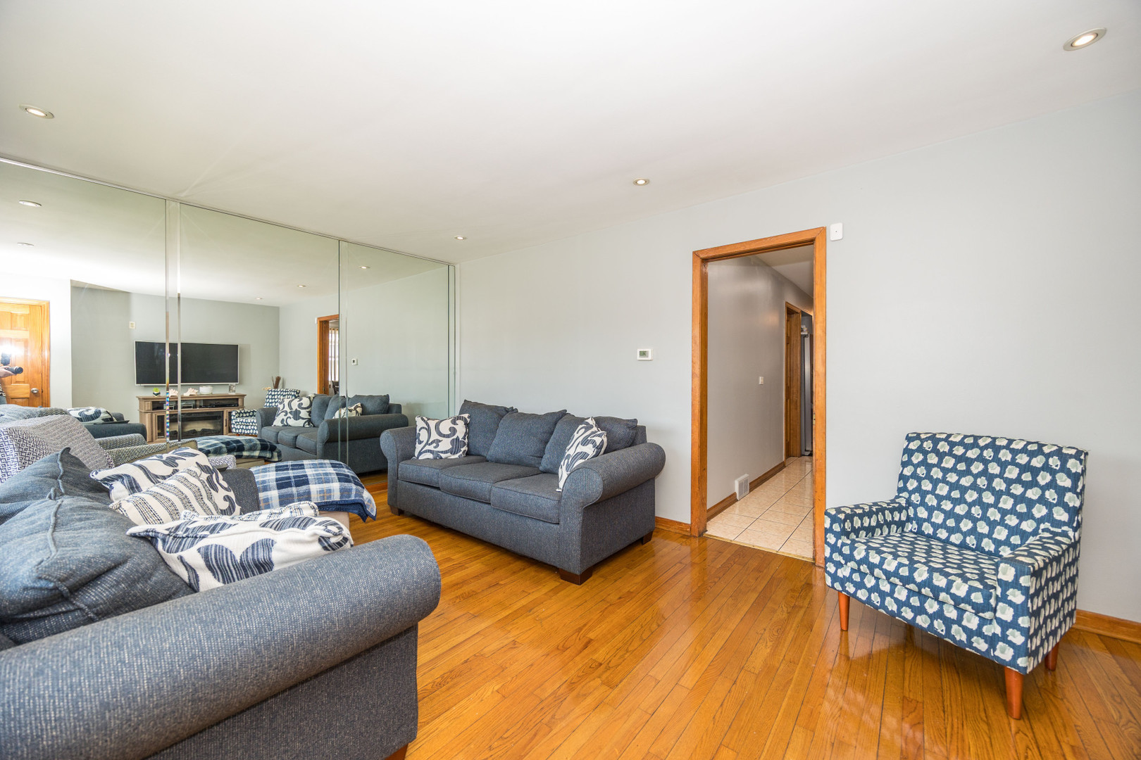 10120 S Torrence Avenue Property Photo 3