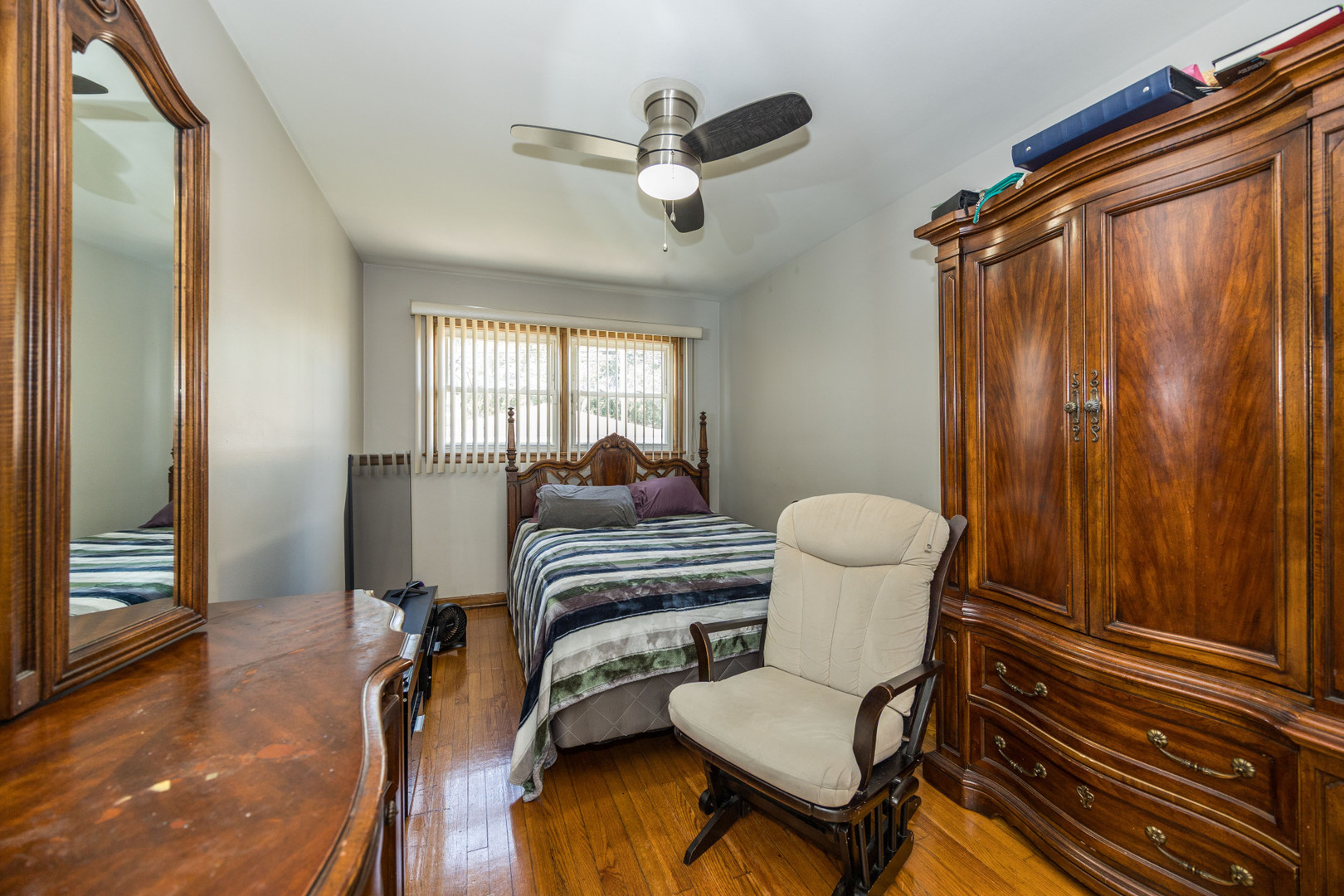 10120 S Torrence Avenue Property Photo 9