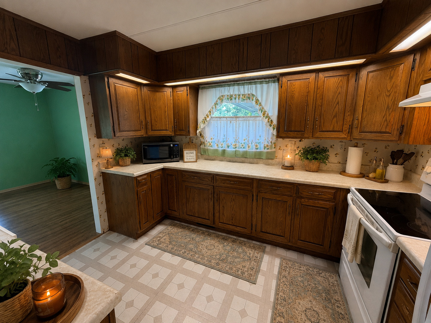 536 Dwight Street Property Photo 6