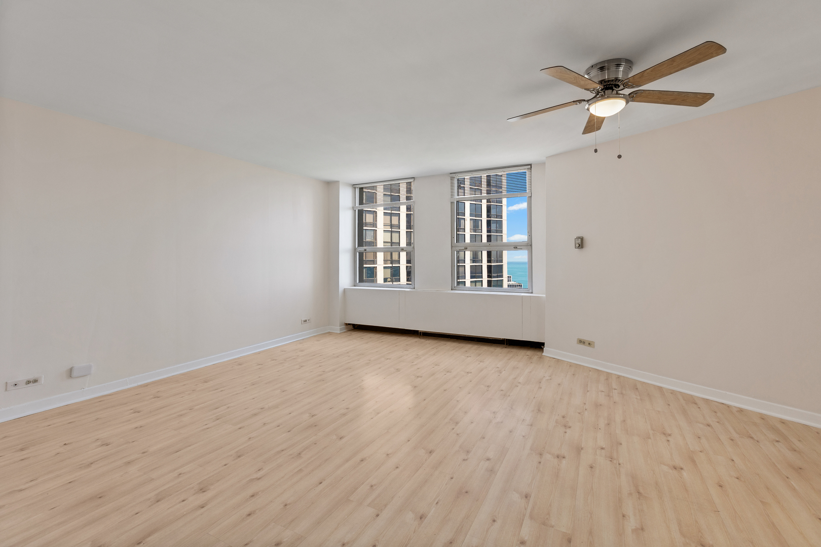 2626 N Lakeview Avenue 3609 Property Photo 6