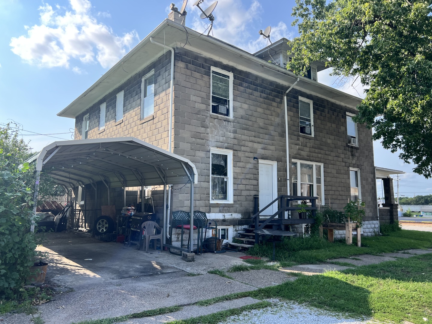 628 1st Avenue Property Photo 3