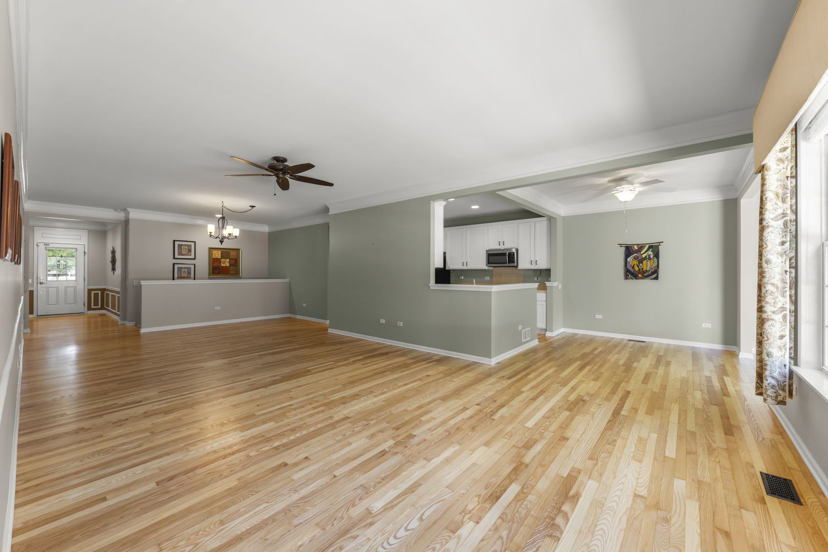 105 National Court Property Photo 6