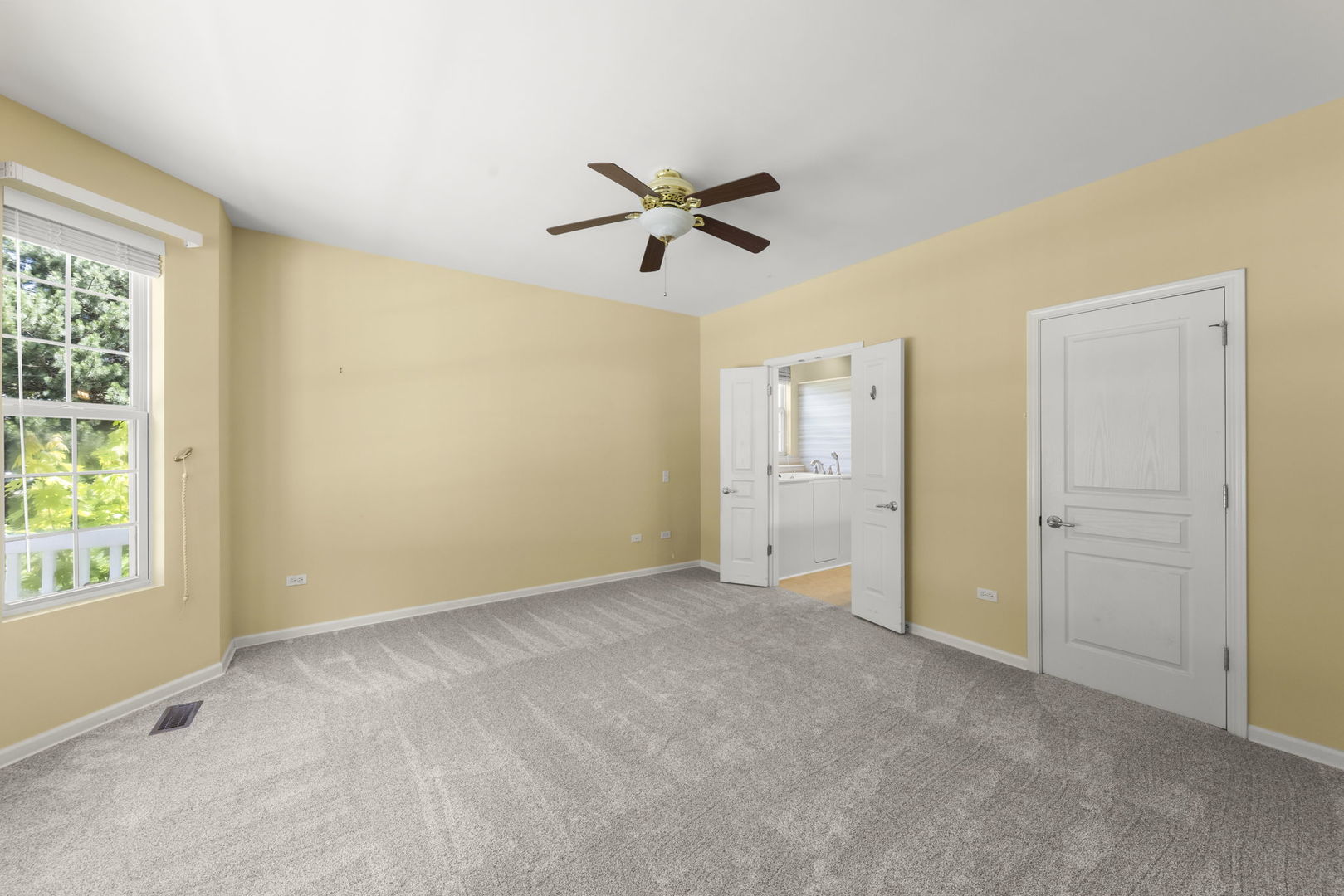 105 National Court Property Photo 11