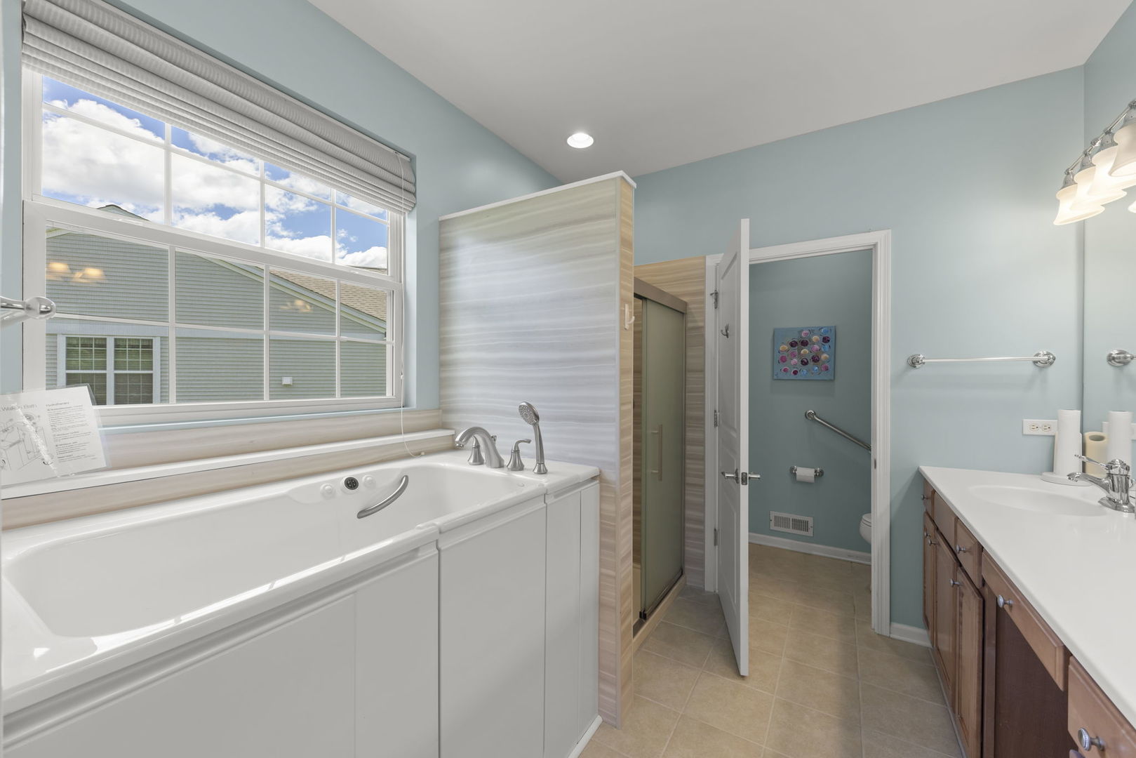 105 National Court Property Photo 14