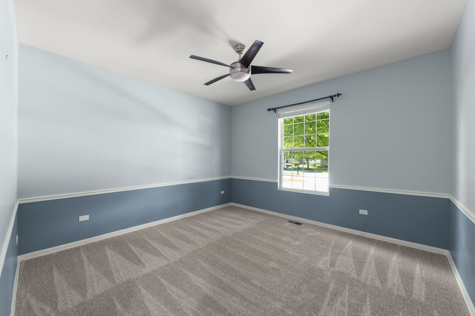 105 National Court Property Photo 16