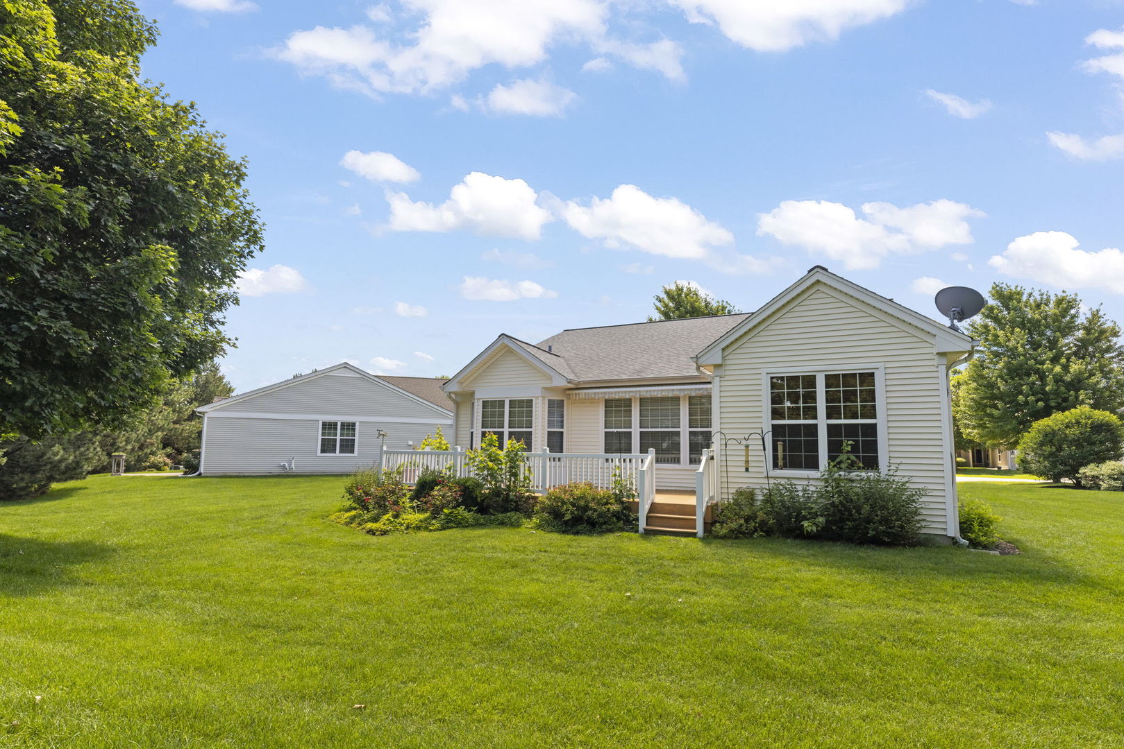 105 National Court Property Photo 22