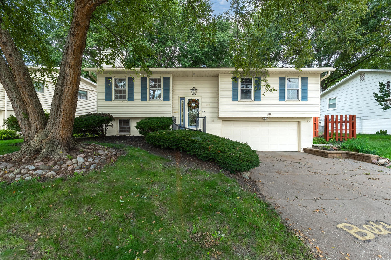 2928 Oxford Drive Property Photo 2
