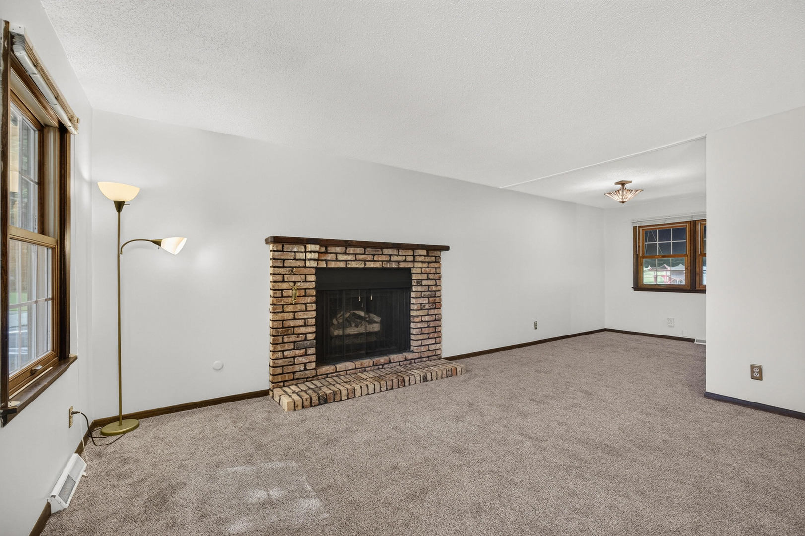 2928 Oxford Drive Property Photo 6