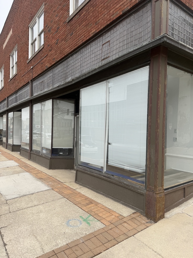 82-84 S Broadway Property Photo 2