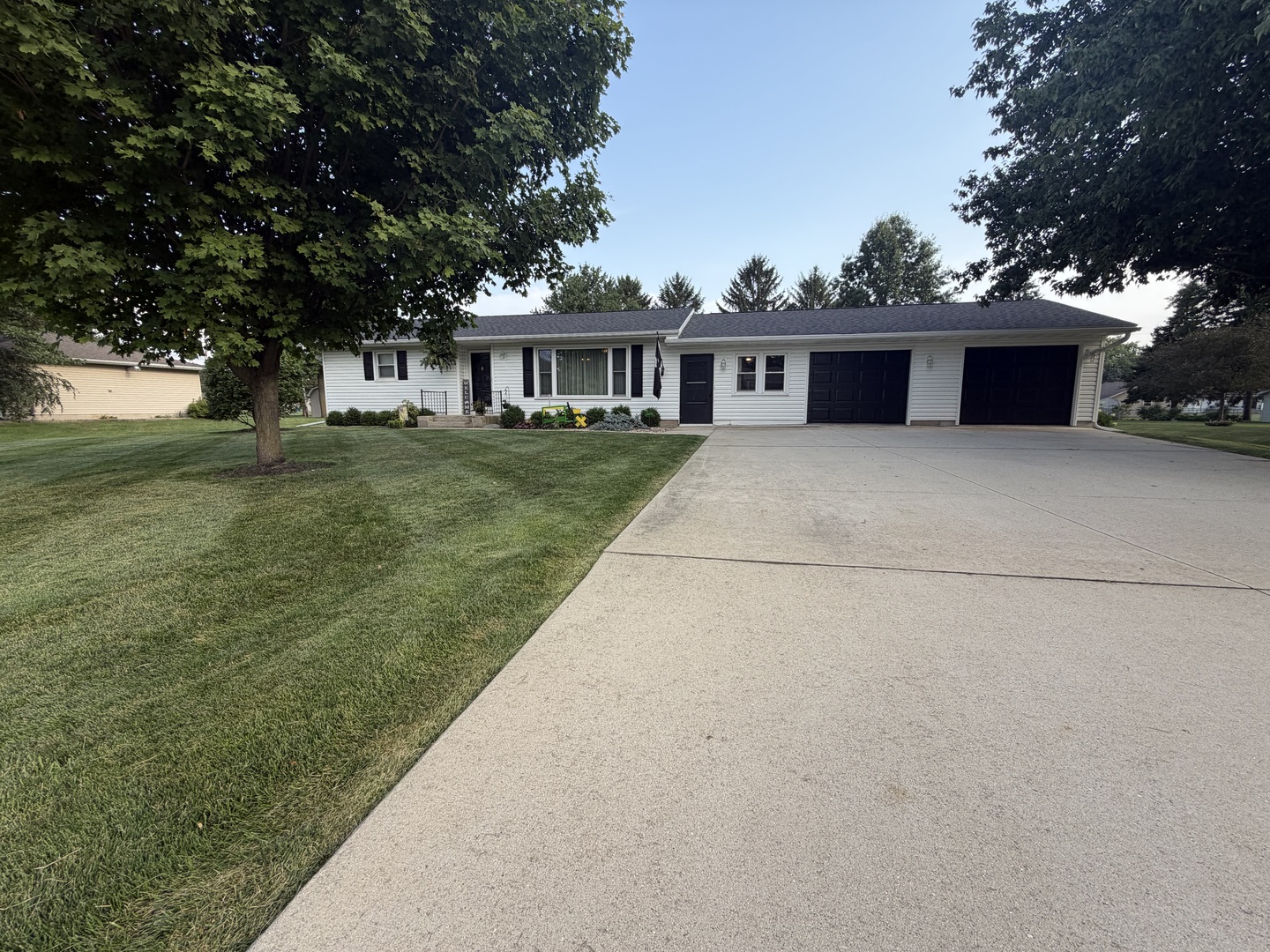 28121 Woodside Drive Property Photo 1