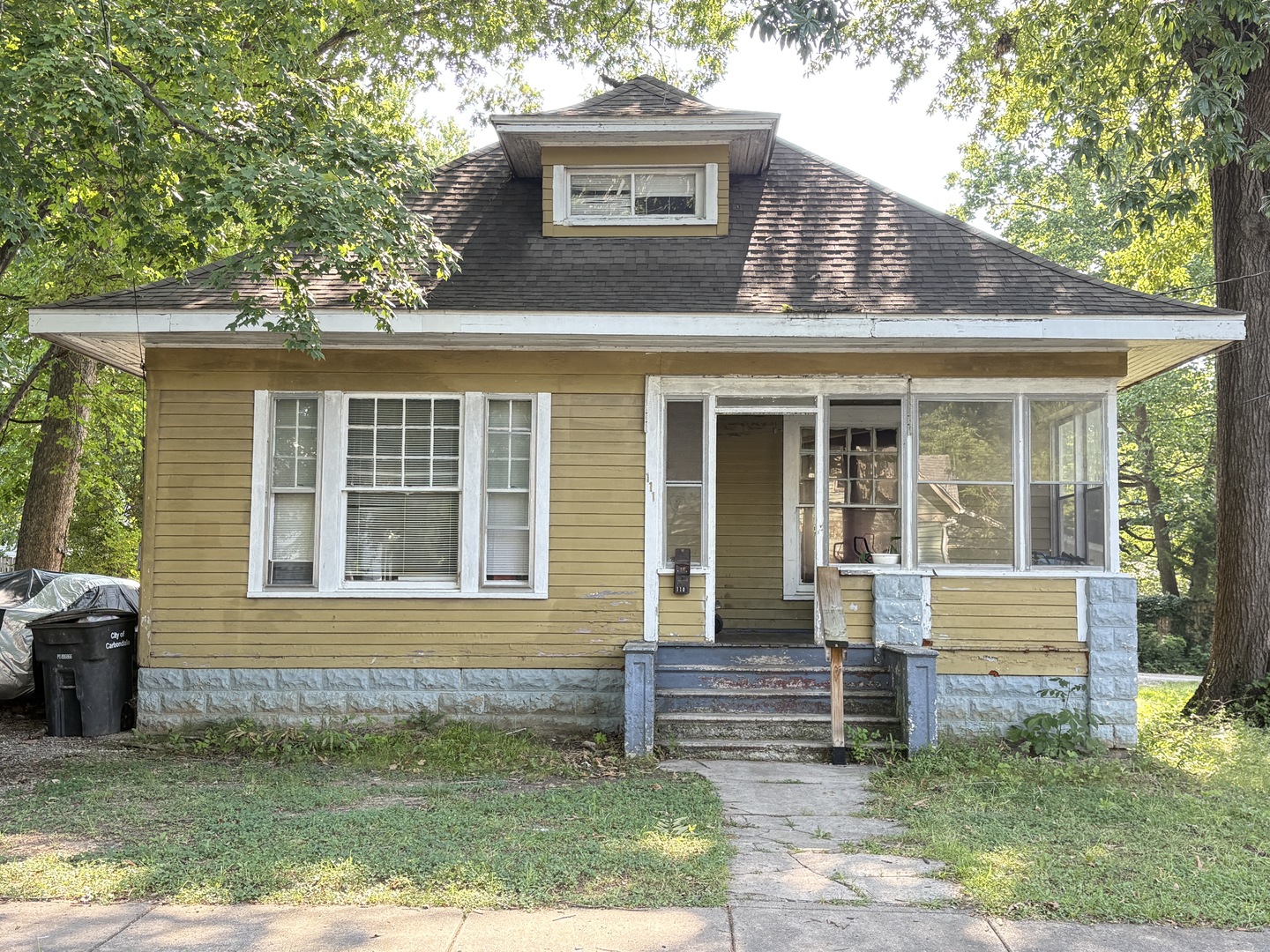 111 S Forest Avenue Property Photo 1