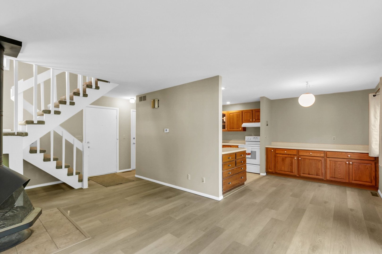 1933 Blackthorn Drive Property Photo 3