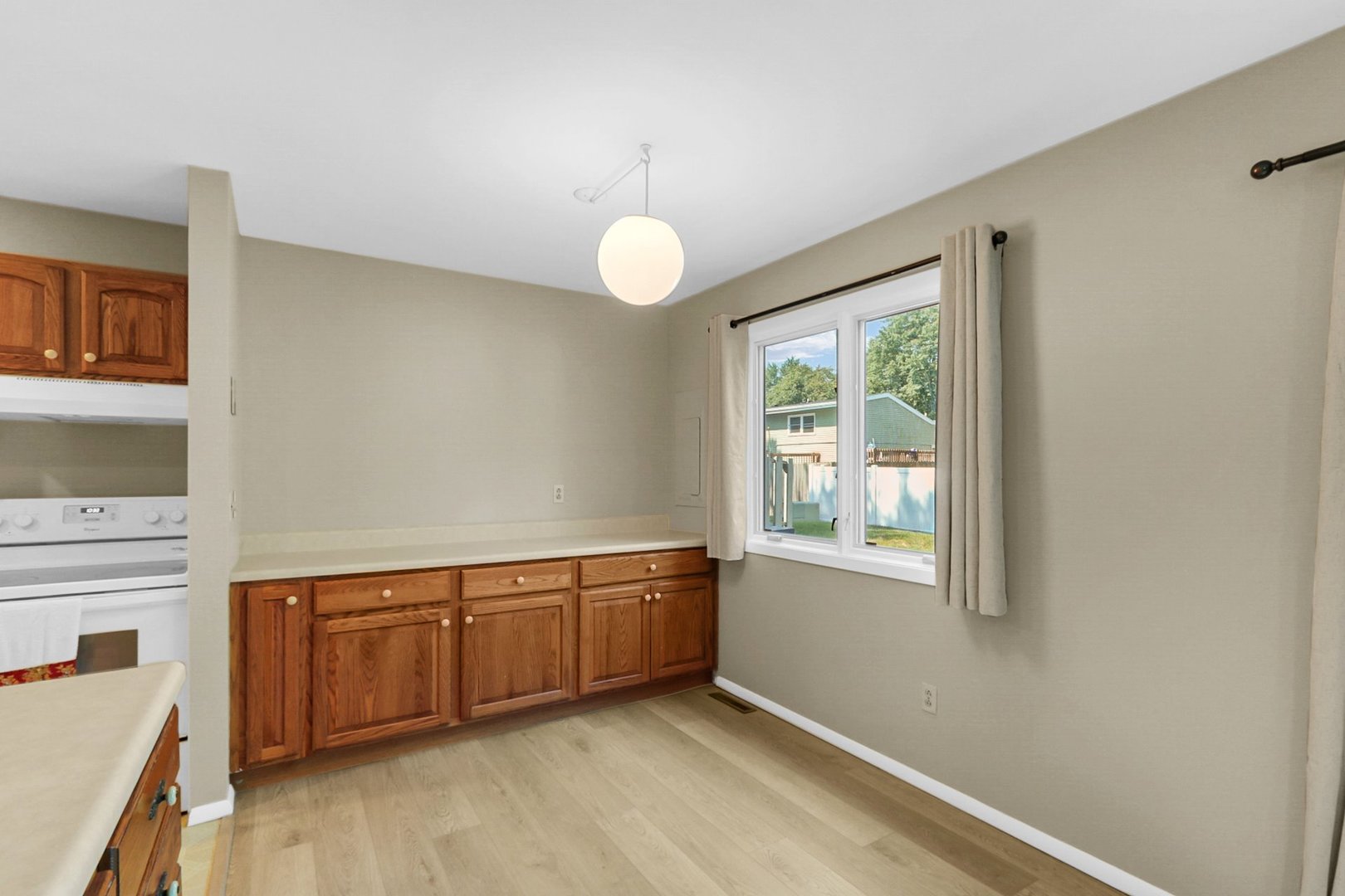 1933 Blackthorn Drive Property Photo 8