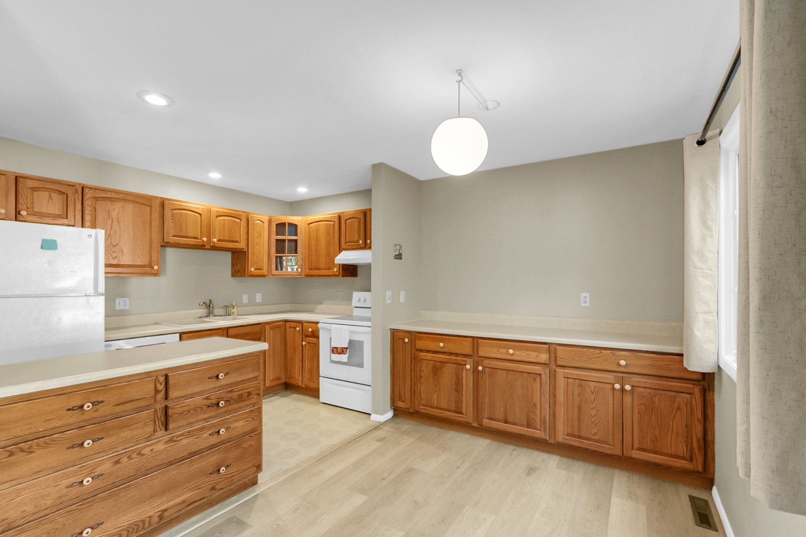 1933 Blackthorn Drive Property Photo 9