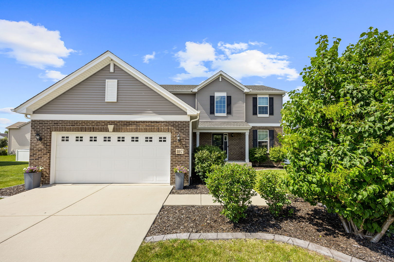807 High Grove Drive Property Photo 1