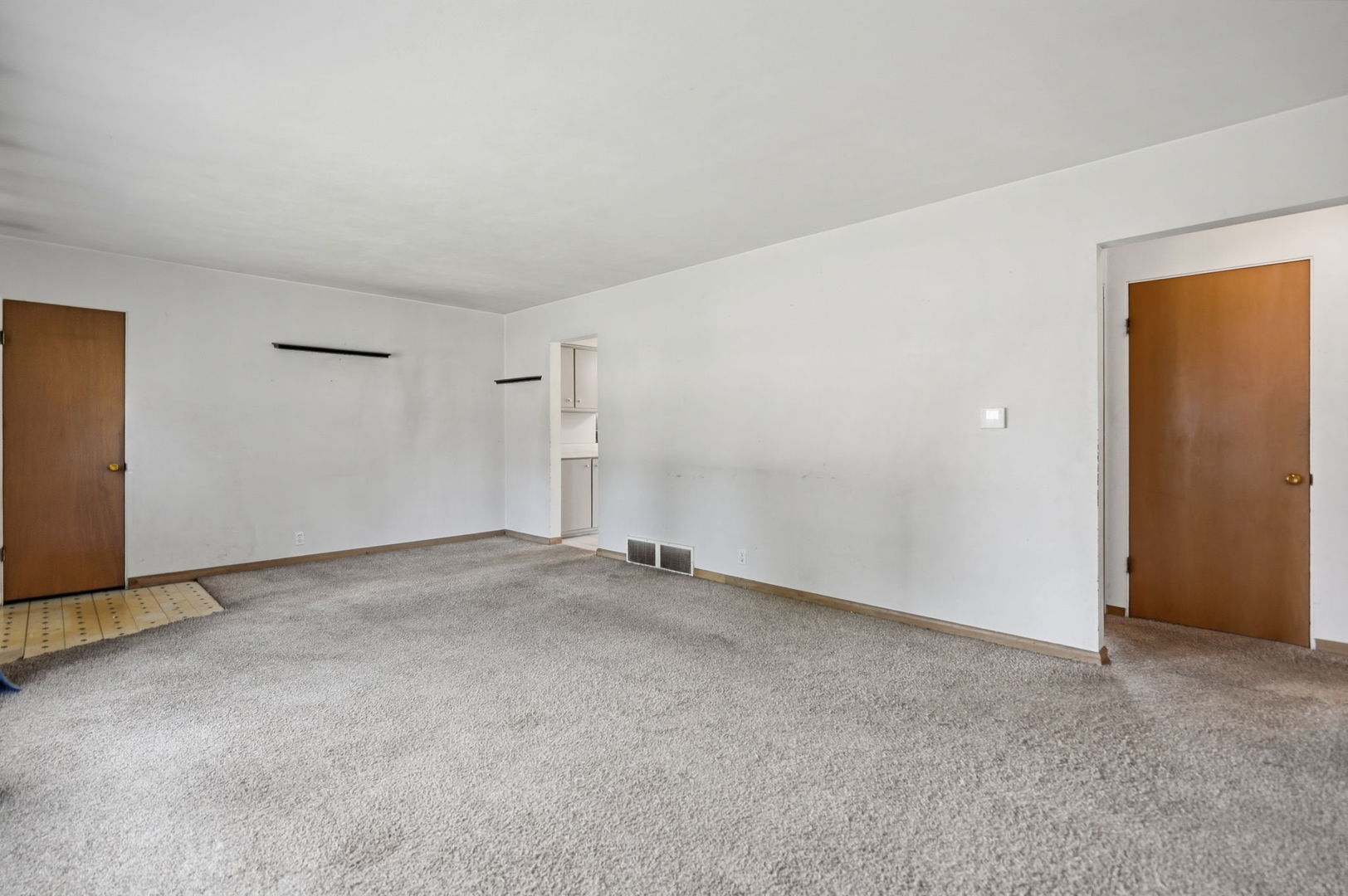 550 E 28th Avenue Property Photo 5