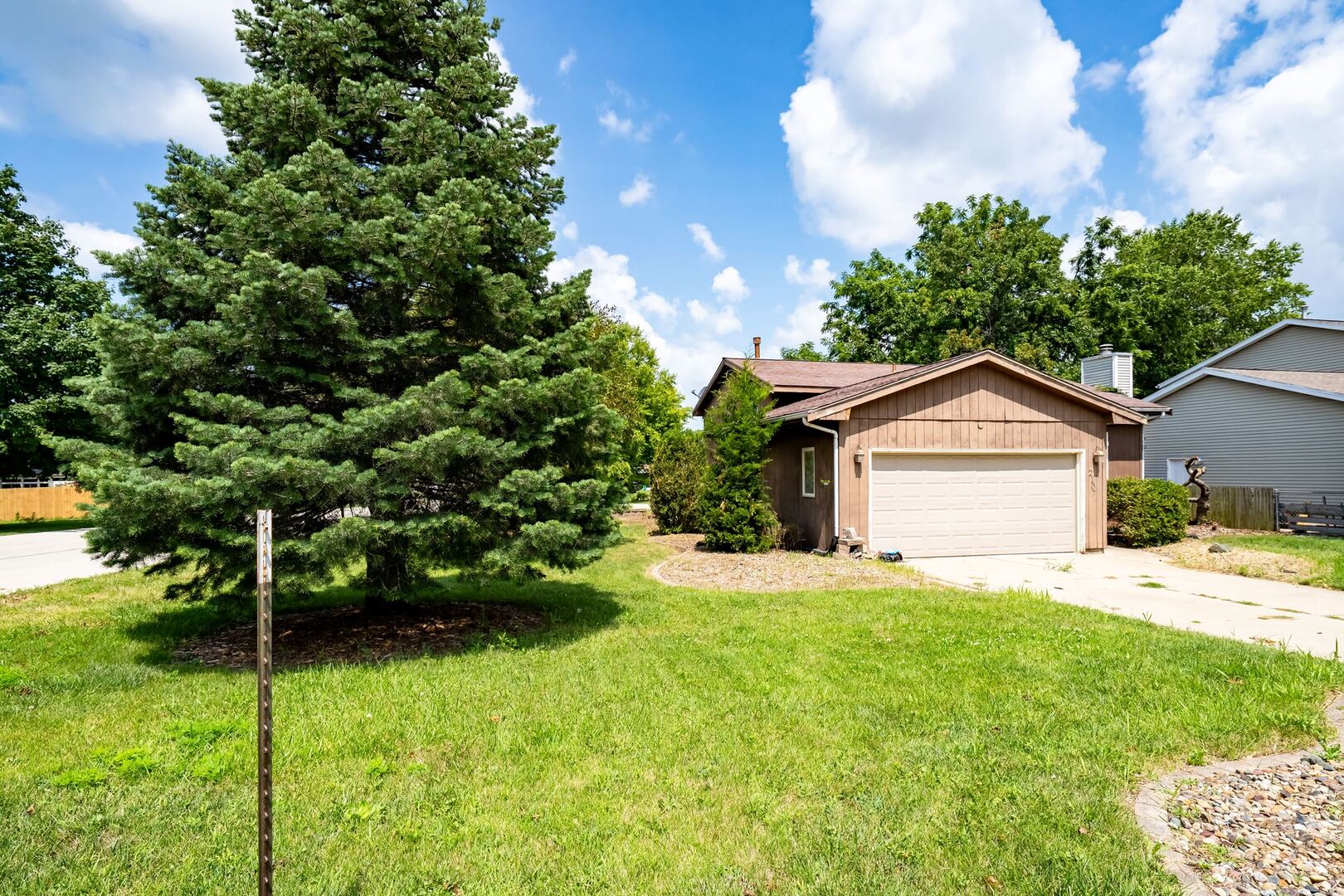 2107 Woodhavens Drive Property Photo 1
