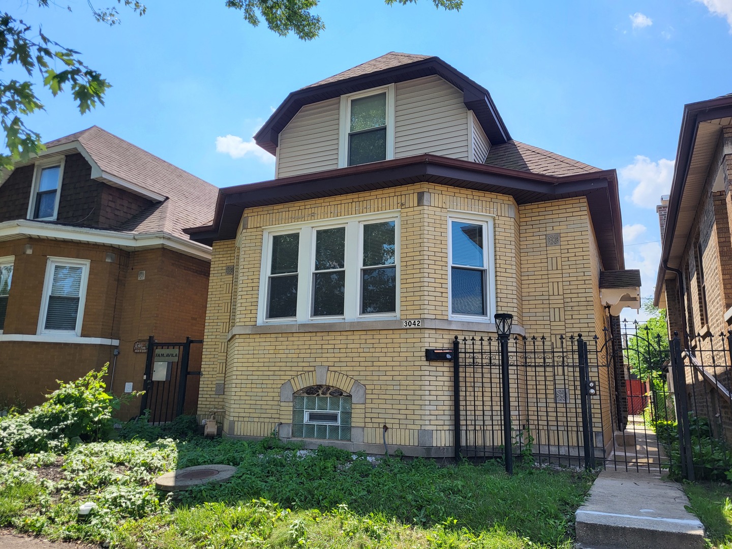 3042 N Lowell Avenue Property Photo 1