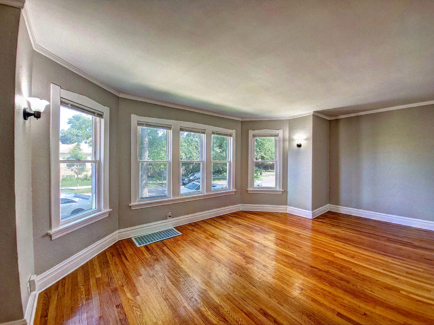 3042 N Lowell Avenue Property Photo 2