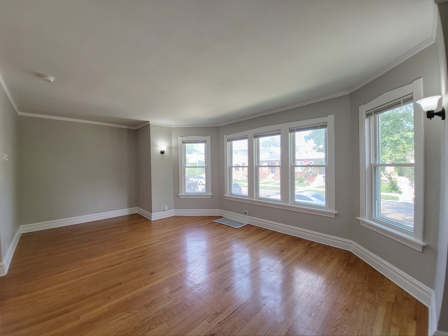 3042 N Lowell Avenue Property Photo 3