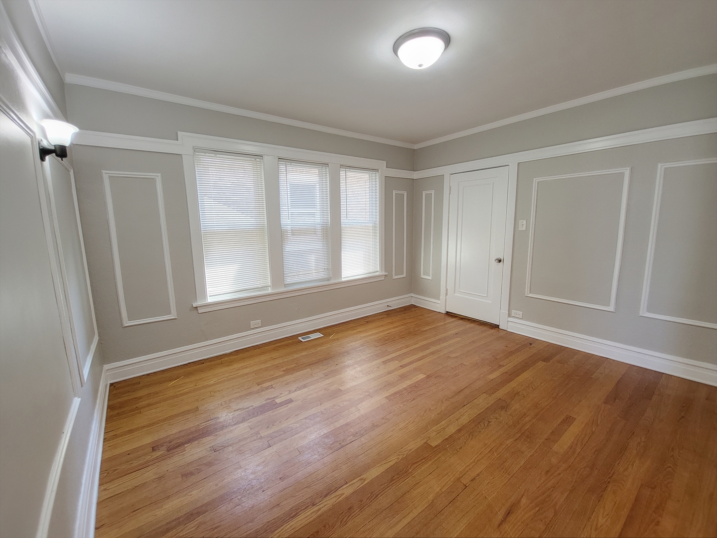3042 N Lowell Avenue Property Photo 5