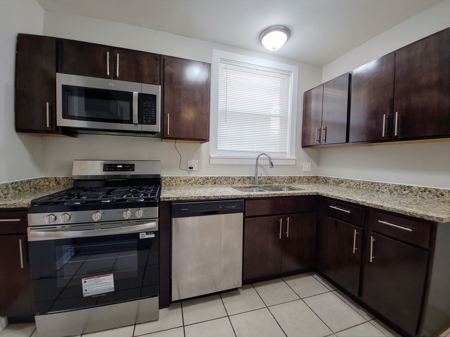 3042 N Lowell Avenue Property Photo 7
