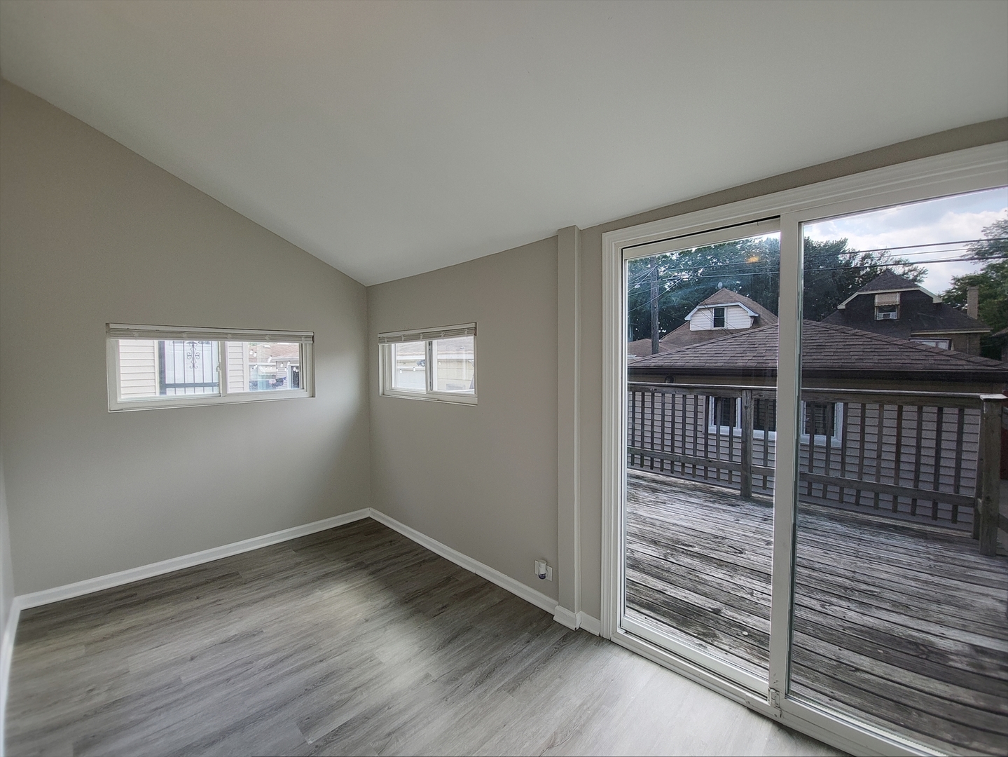 3042 N Lowell Avenue Property Photo 9
