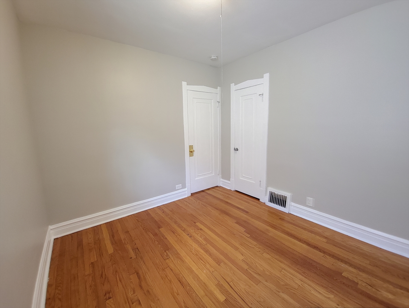 3042 N Lowell Avenue Property Photo 13