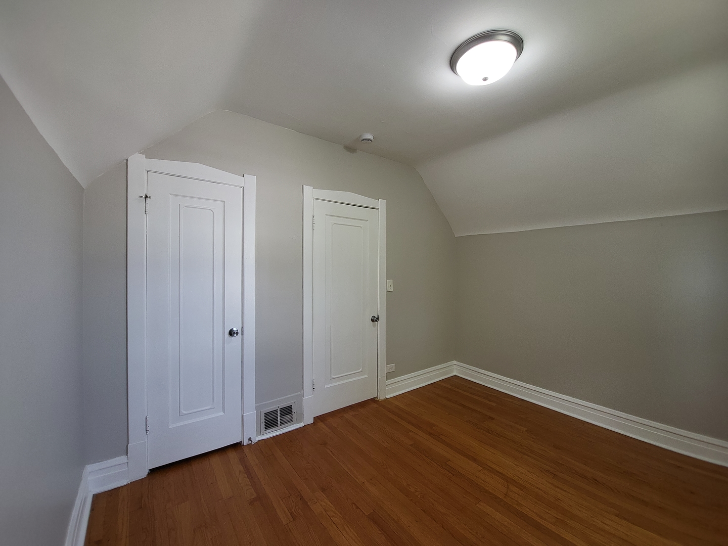 3042 N Lowell Avenue Property Photo 15