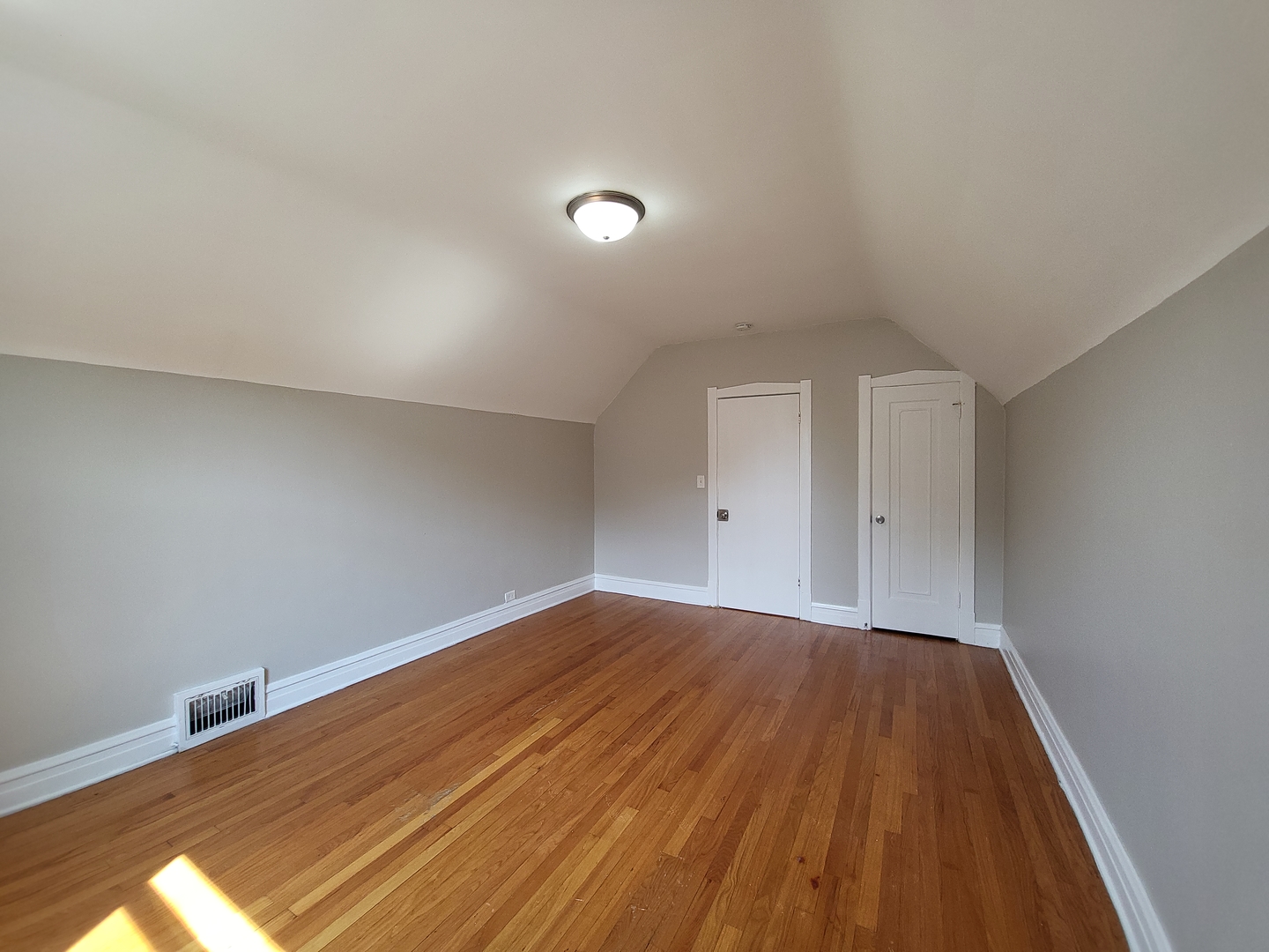 3042 N Lowell Avenue Property Photo 17