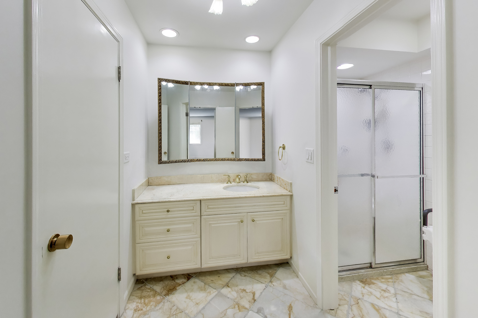 9529 Bronx Place 213 Property Photo 14