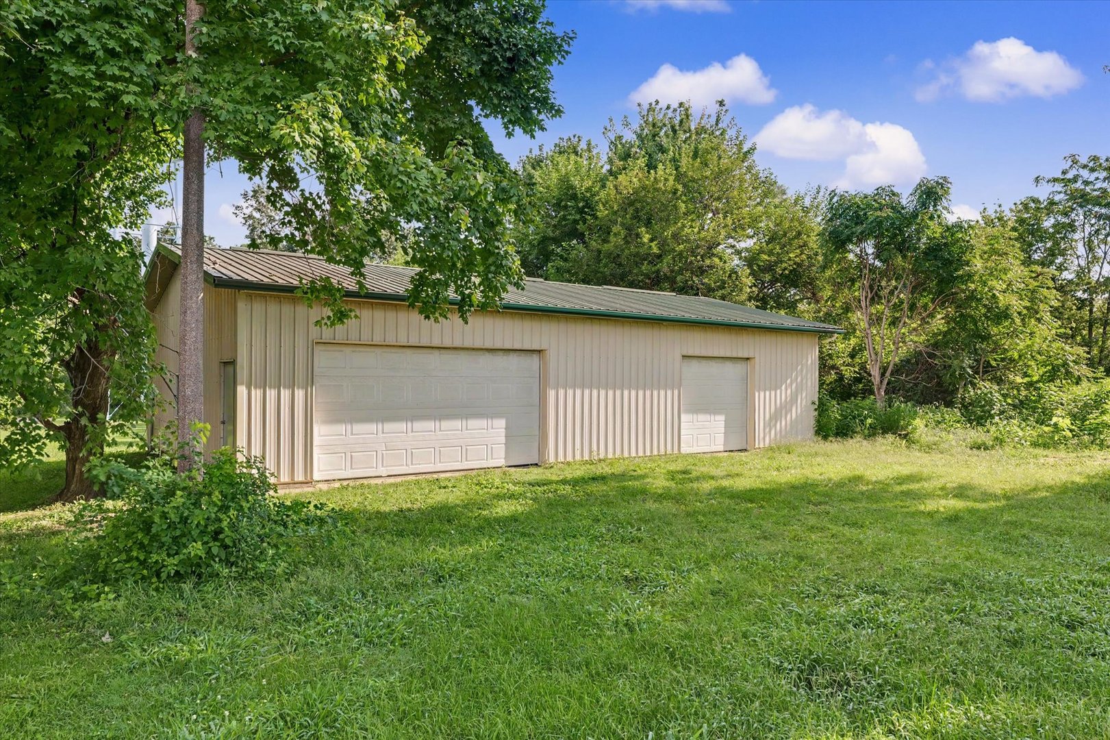205 E Holloway Street Property Photo 3