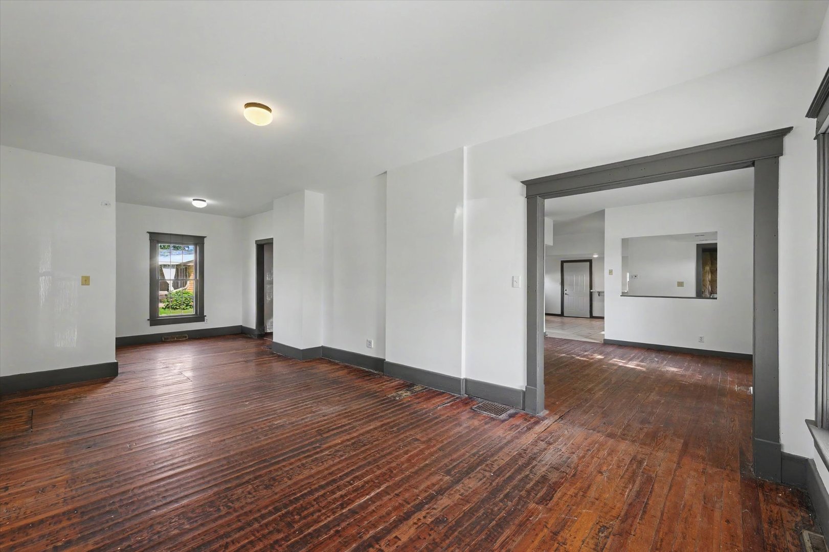205 E Holloway Street Property Photo 7