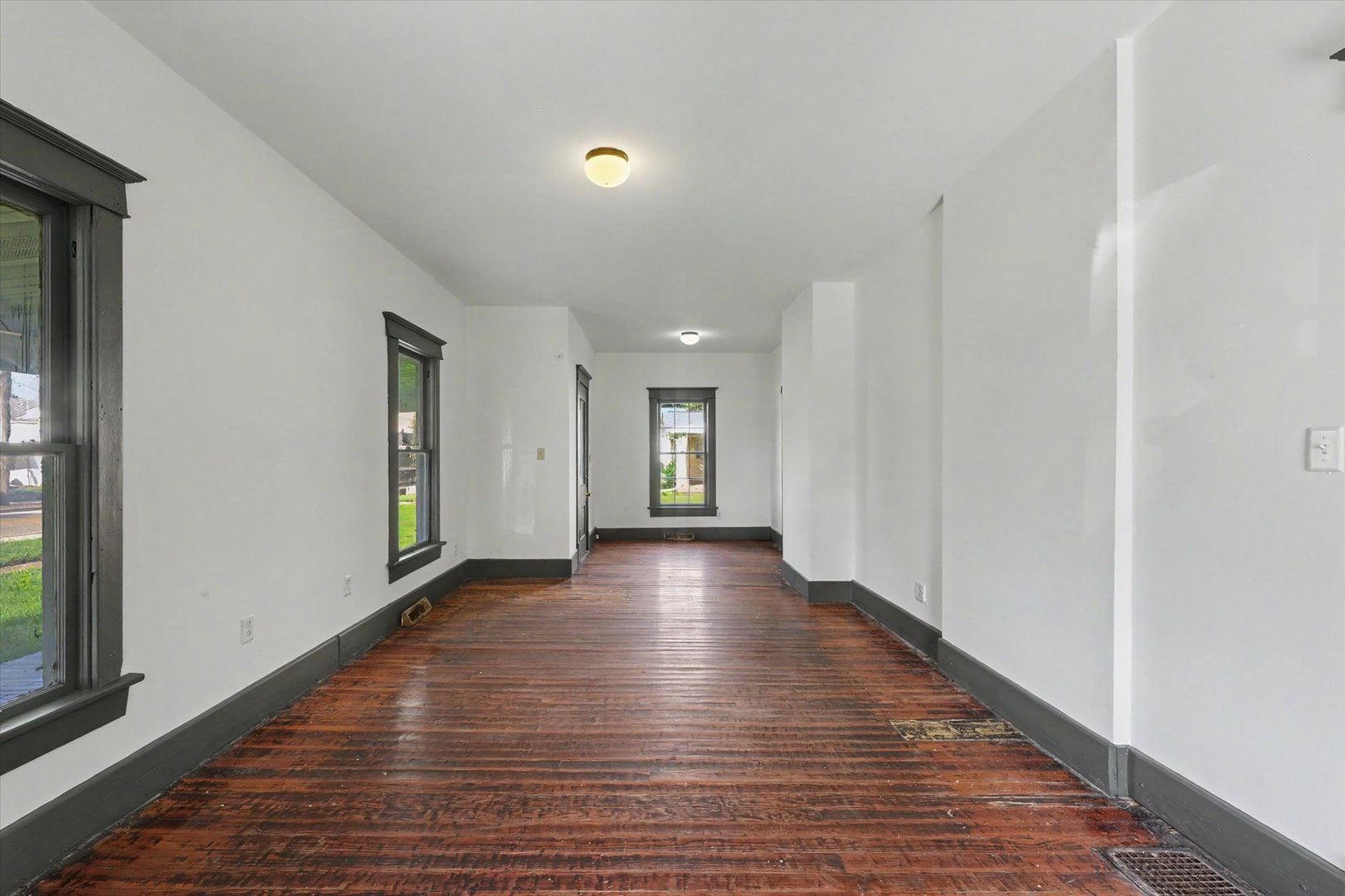 205 E Holloway Street Property Photo 9