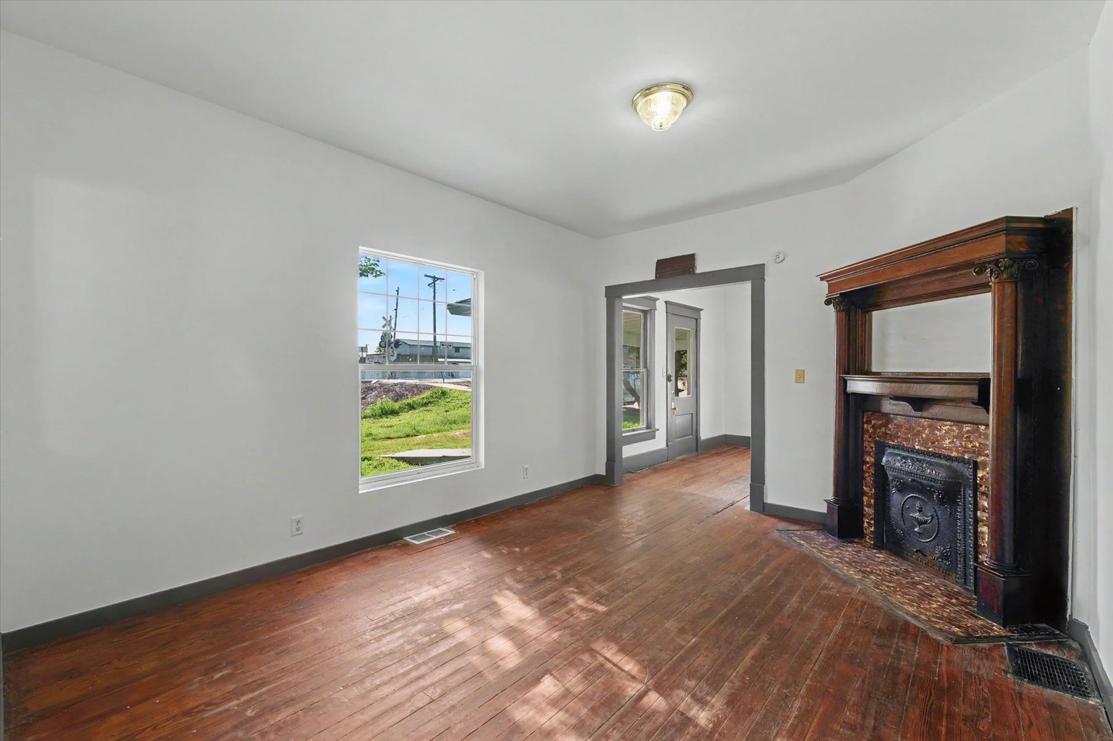 205 E Holloway Street Property Photo 11