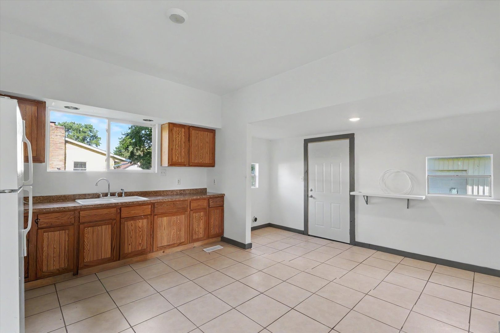 205 E Holloway Street Property Photo 15